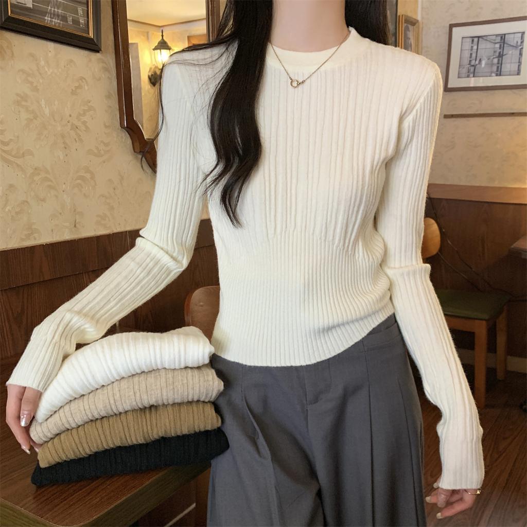 Autumn and Winter Korean Style Unique Slim Fit Temperament Round Neck Long Sleeved Knitted Base Sweater Women's Sweater with Warm Top Underneath