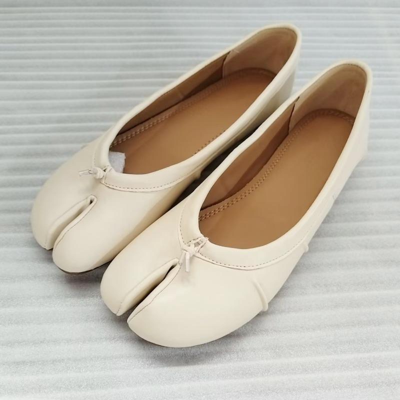 Split-toed shoes women's handmade shoes ballet shoes flats pleated beige niche personalized retro shallow mouth single shoes