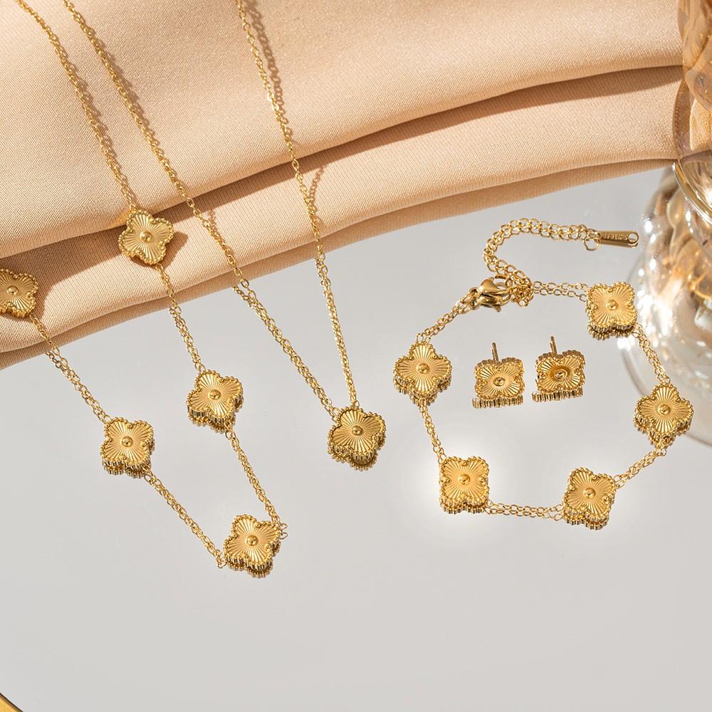 

Набор из 3 предметов: ожерелье, браслет и серьги из титановой стали, не выцветающий, двусторонний, в виде клевера