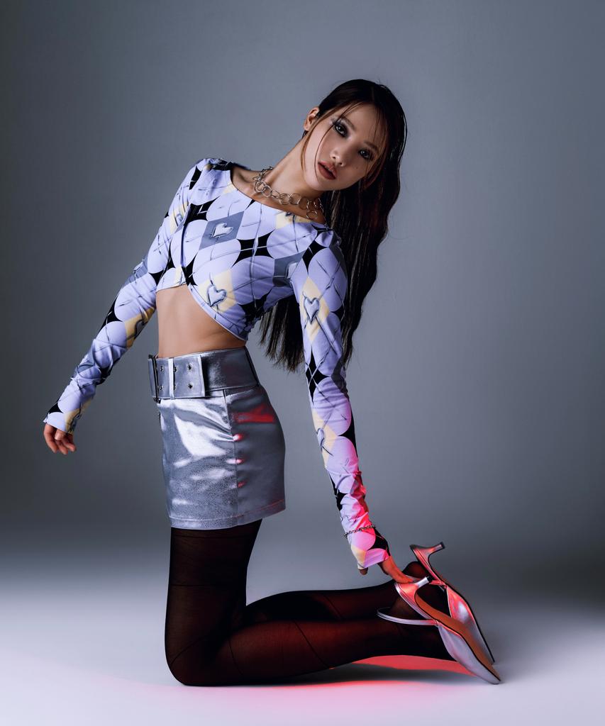 Kwajipyuliti Chrome Argyle Crop Top (Blue)