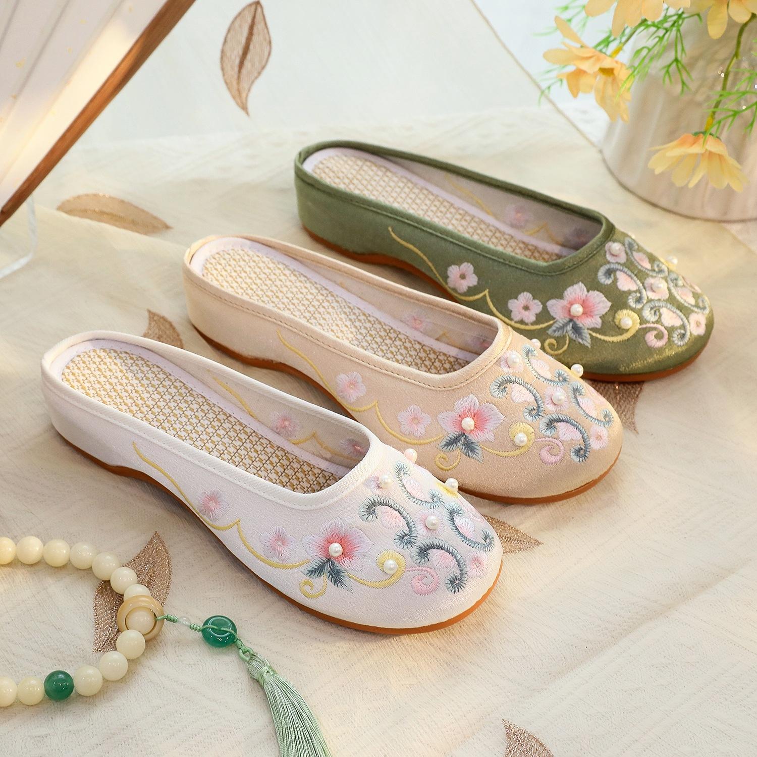 

[Cai Xuan] 2025 summer new mercerized satin slippers retro sandals cheongsam ancient Hanfu shoes women s single shoes 41