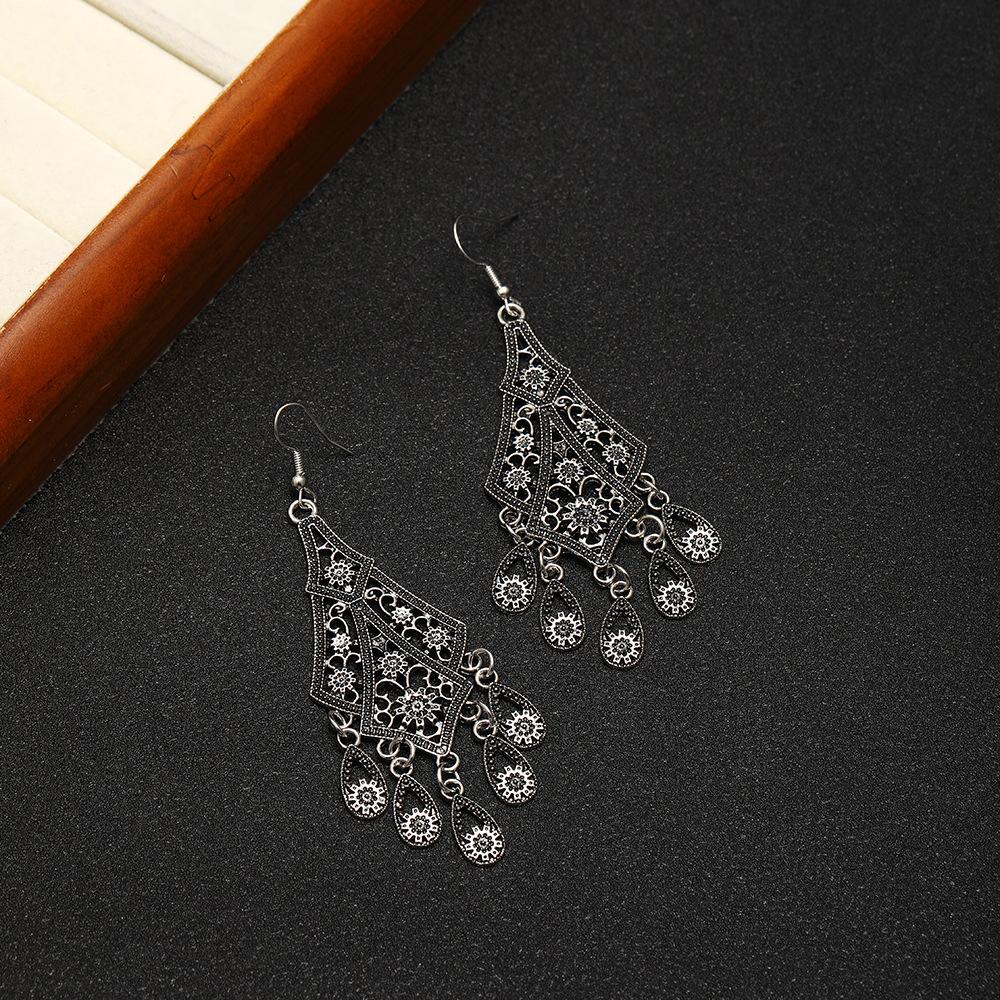 Retro Hollow Water Drop Flower Fringed Ear Hook Women'S Light Luxury Ethnic Style Earrings Fashionable Exquisite High-End Earrings