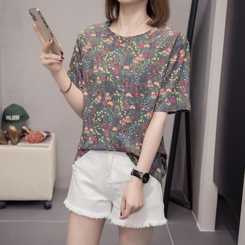 Women's Floral Short-Sleeve T-Shirt - Summer 2023 Slimming Loose Fit, Fashionable Age-Defying Top for Moms