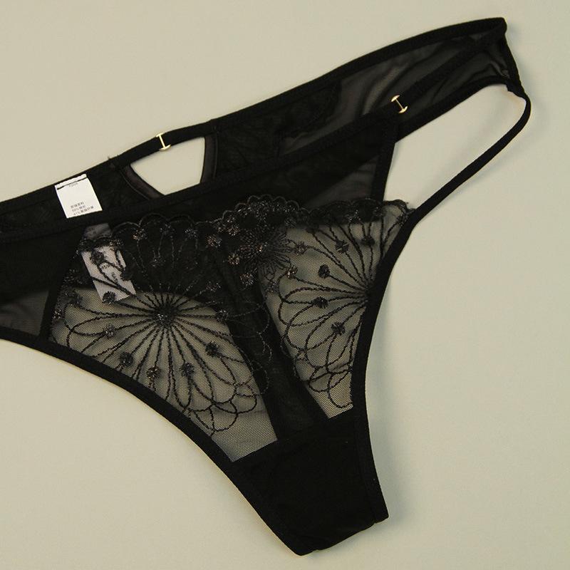 Sexy panties French ultra-thin embroidered lace panties pure cotton bottom crotch hip lift low waist panties T-pants