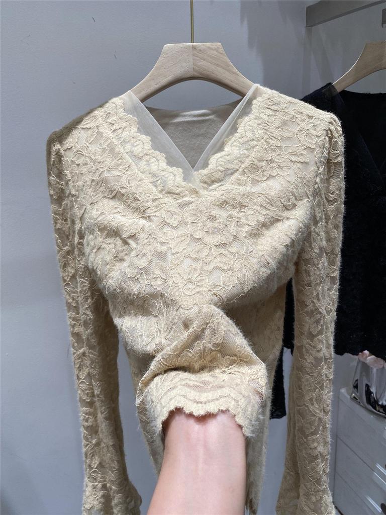 Women's French Patchwork Lace Thickened Long Sleeve Top - Warm, Slimming, Plus Velvet for Autumn/Winter.