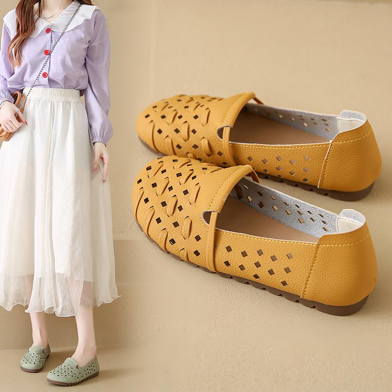Fashion The 2025 Summer New Hollowed-out Perforated Shoes with Soft Soles, One-foot Casual and Breathable Flat Mother's Single Shoes