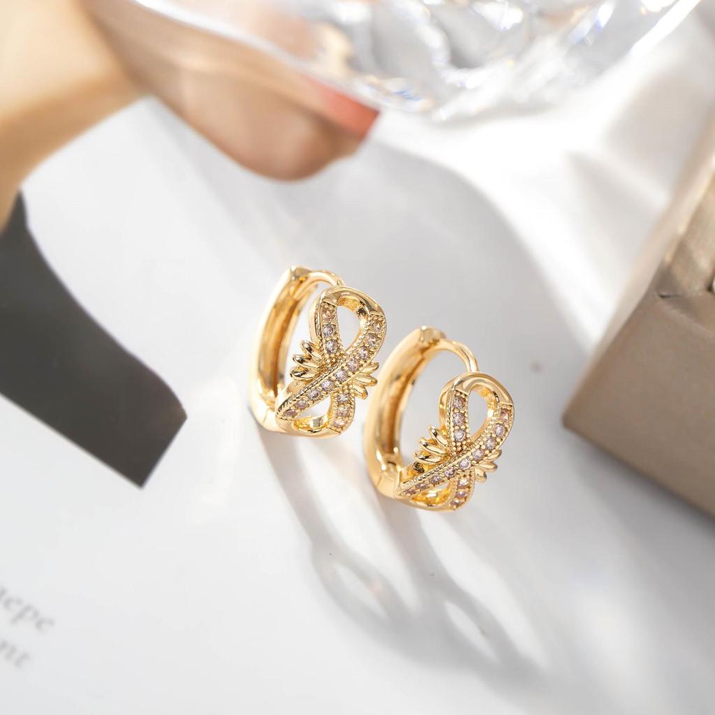 Korean Style 8-Shaped Rhinestone Earrings: Simple, Elegant Ear Studs for Women and Girls