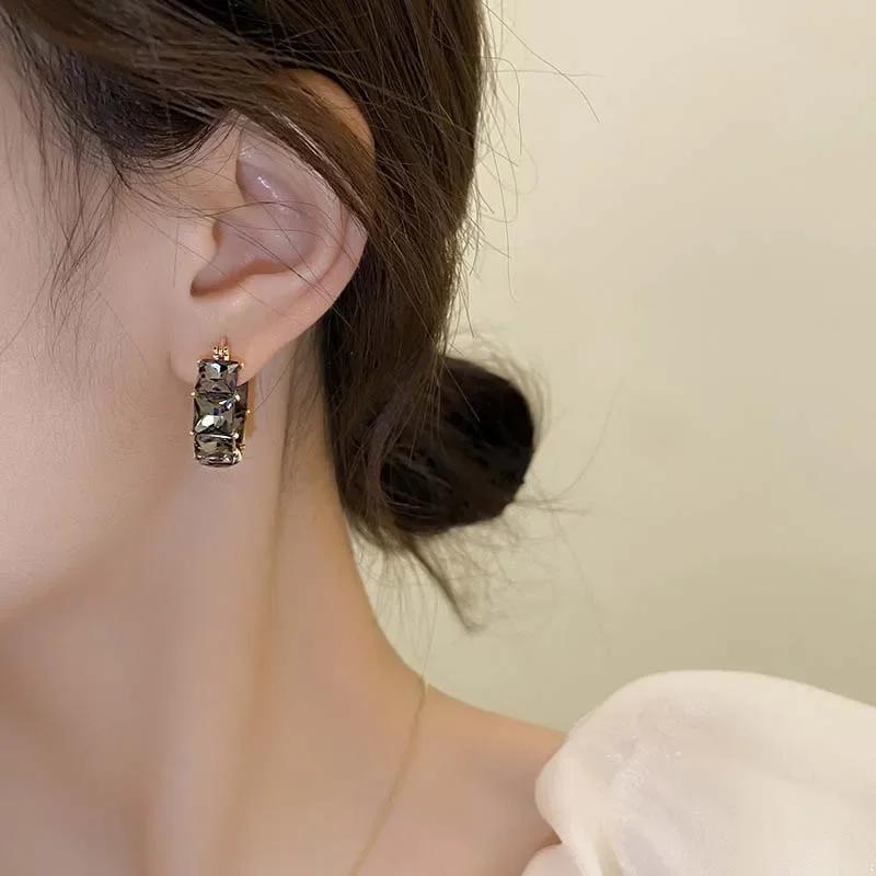 1Pc 2024 New Jewelry Vintage  Exquisite Zircon Round Earrings Wedding Party Black Square Crystal Hoop Earrings for Women Shiny