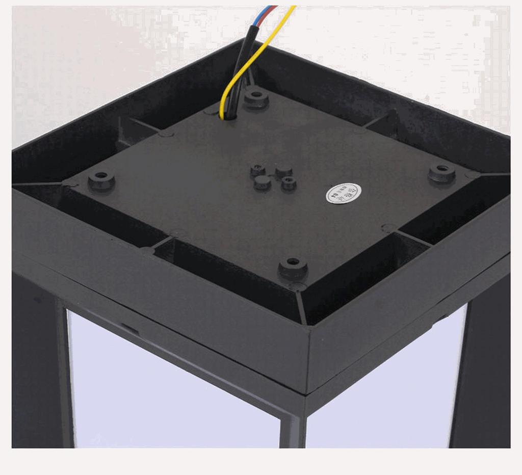 Waterproof Outdoor Solar LED Post Top Light for Gardens and Villas