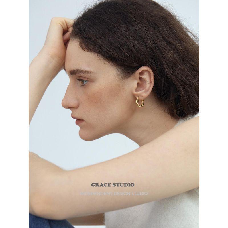 

G/S Paris Street Classic Chao Easiest for Match Fancy Cable Stitch Winding Metal Ear Ring Fashion Ins Earrings Gold (in Stock)