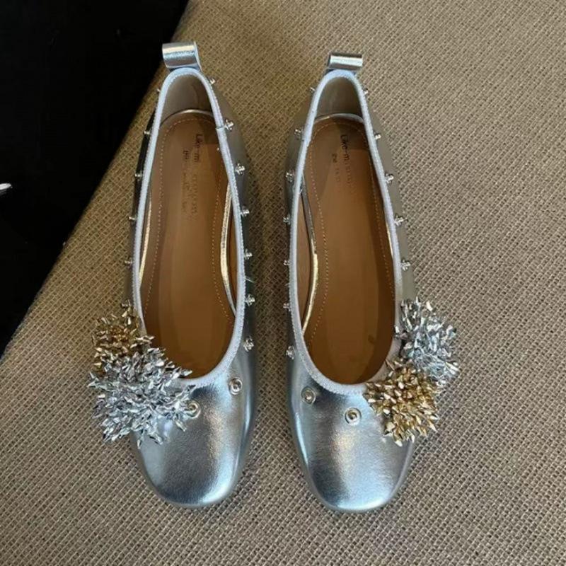 Inner heightening women's shoes 2025 spring and autumn French round head flat bottom Mary Jane shoes rivets shallow mouth single shoes