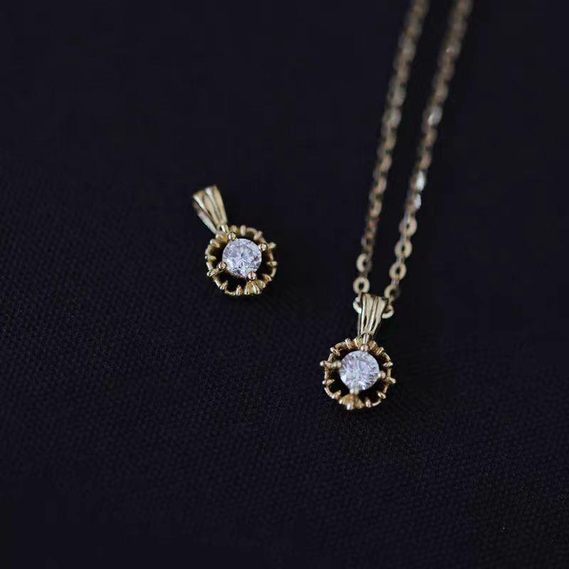 18K Gold-Plated S925 Silver Diamond Pendant Necklace - Exquisite Light Luxury Clavicle Chain Platinum