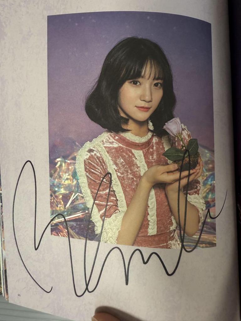 [USED] OH MY GIRL Bini Arin autographed mini 5th Secret Garden CD
