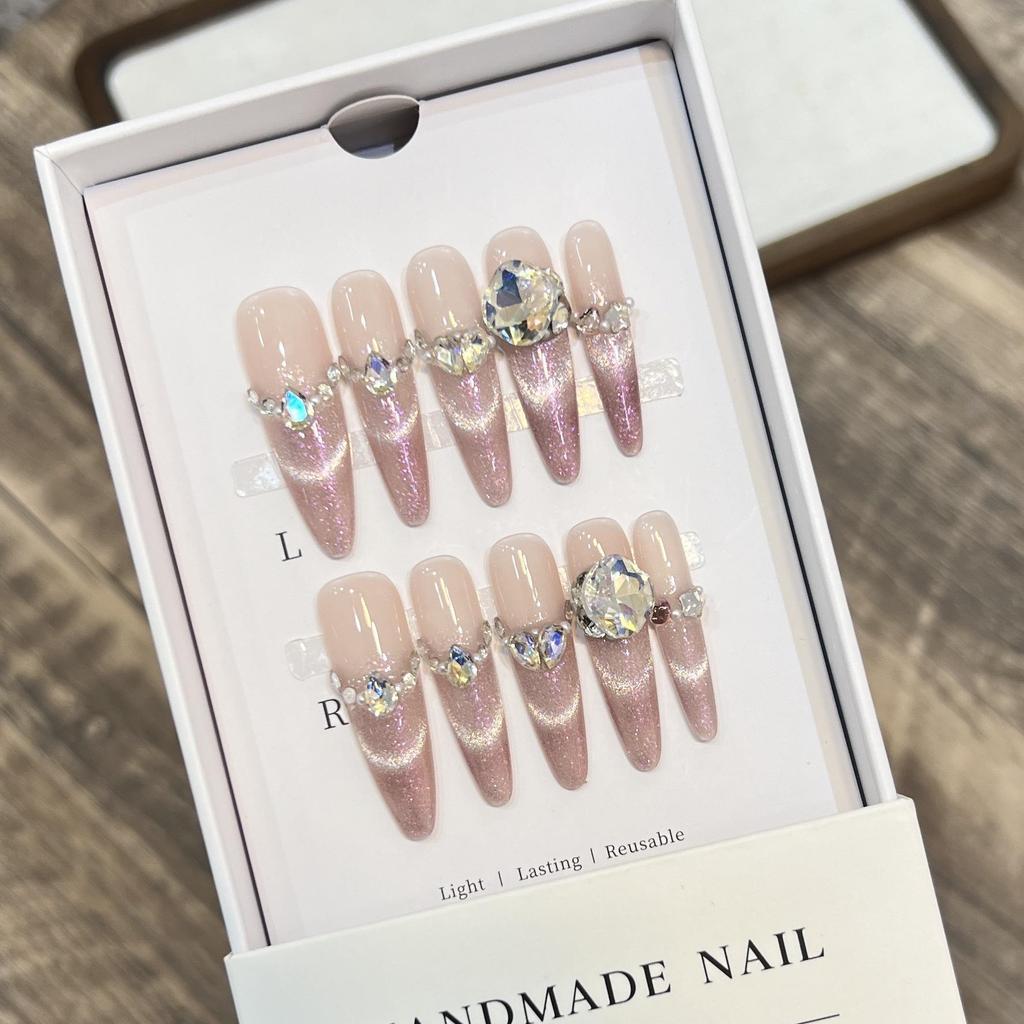 Dairuisen Purple Cat Eye Manicure: Handmade Wearable Nails with Crushed Diamond Detachable Pieces