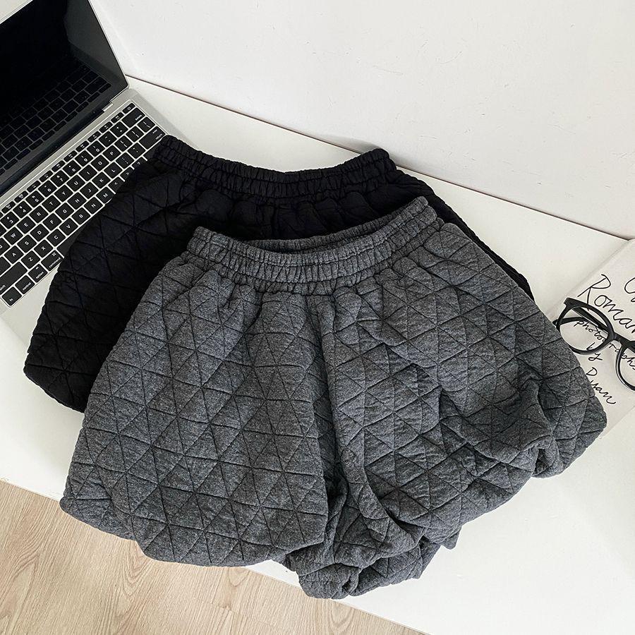 Women's Hip-Hugging A-Line Diamond Quilted Lantern Pants: Winter-Ready, Elastic Waist, Wide-Leg, Short Style