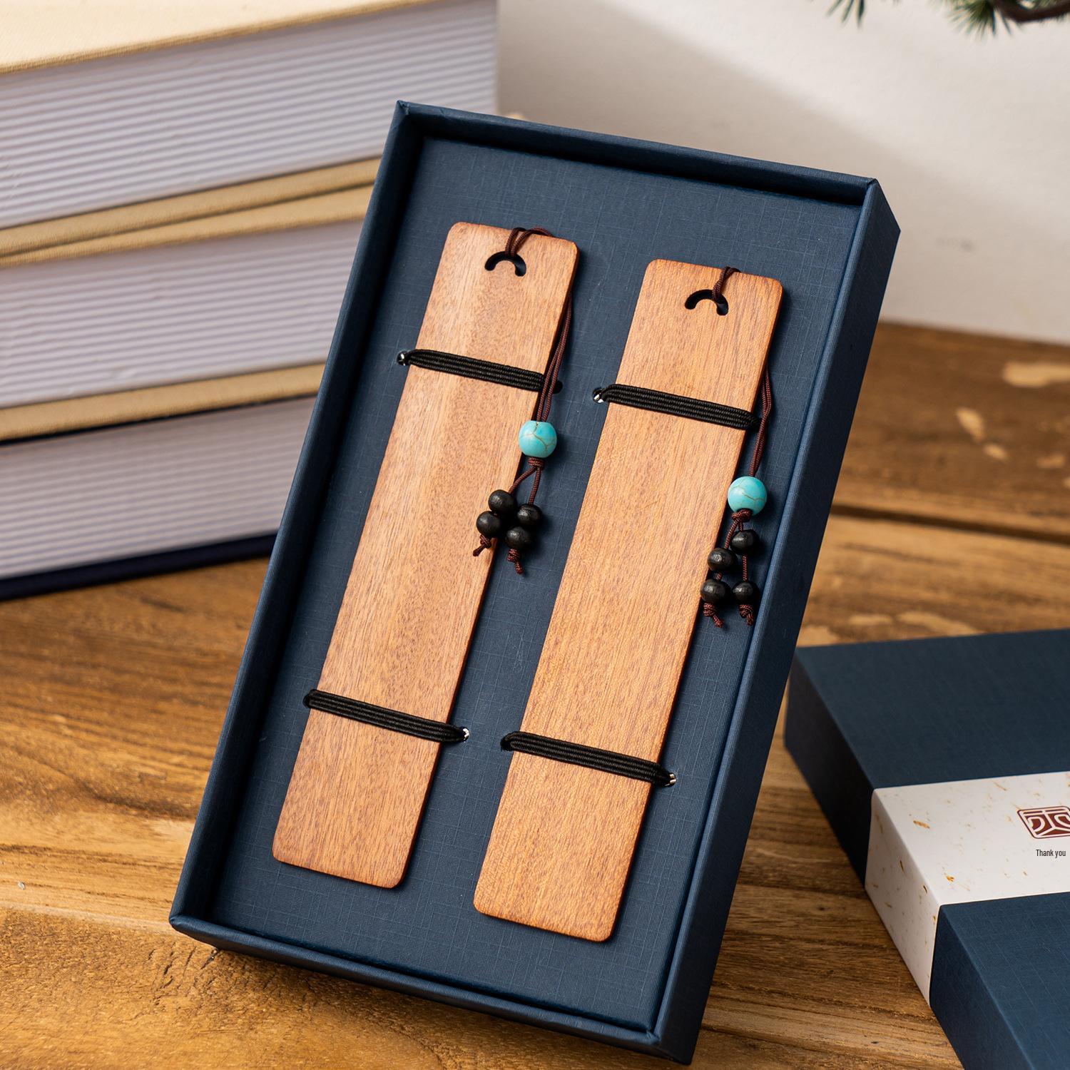 Chinese Cultural Wooden Bookmarks: Elegant Graduation Souvenirs with Ancient Palace Style
