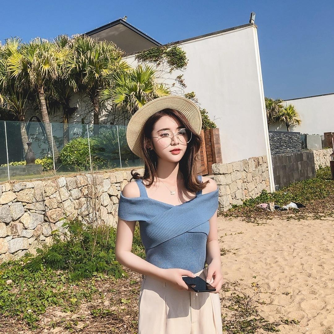 

Корейская версия однобортного топа в гонконгском стиле с короткими рукавами и одним воротником, студенческий топ с открытыми плечами в стиле Харадзюку для женщин на лето M