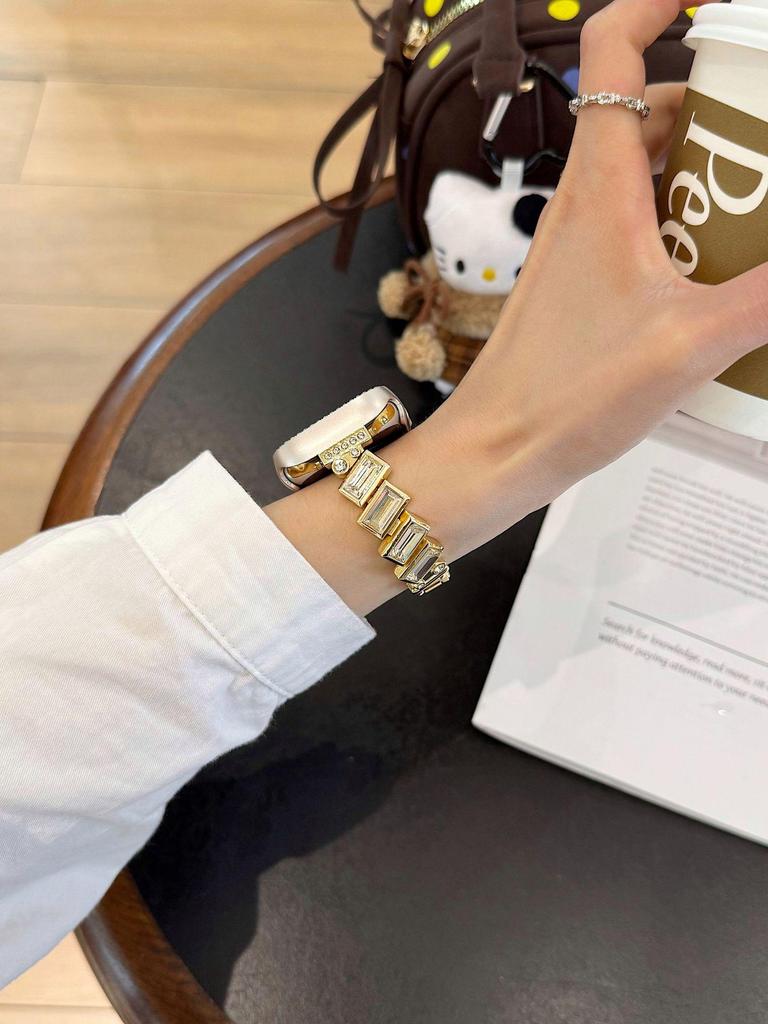 Compatible Diamond-Studded Metal Strap for Huawei GT654, Xiaomi 9 Pro, Apple iWatch 11