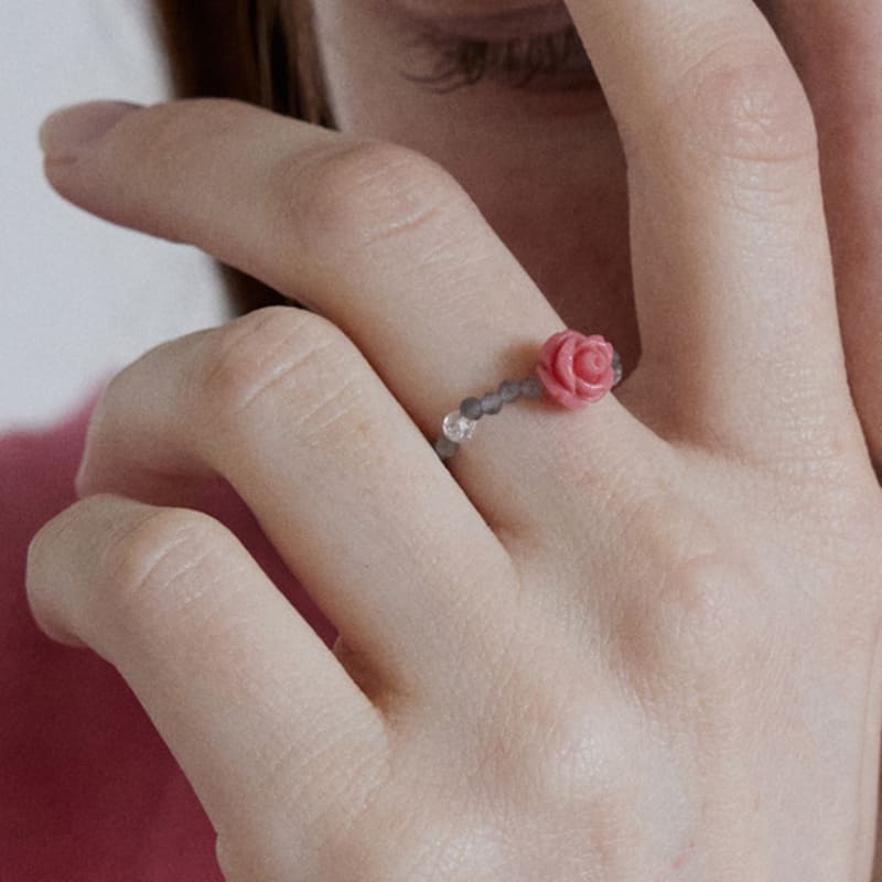 MERRYMOTIVE Pink rose and grey bead ring