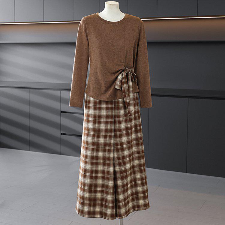 Elegant Spring Suit Set for Middle-Aged Women: Long Sleeve Top & Plaid Trousers Two-Piece.