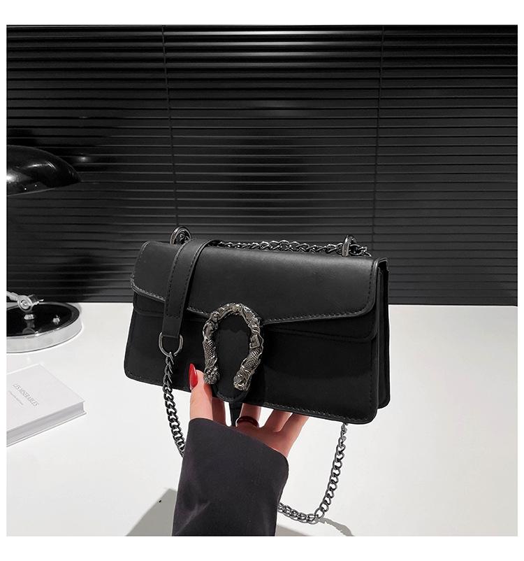 Modna kwadratowa torebka crossbody na łańcuszku damska 2025