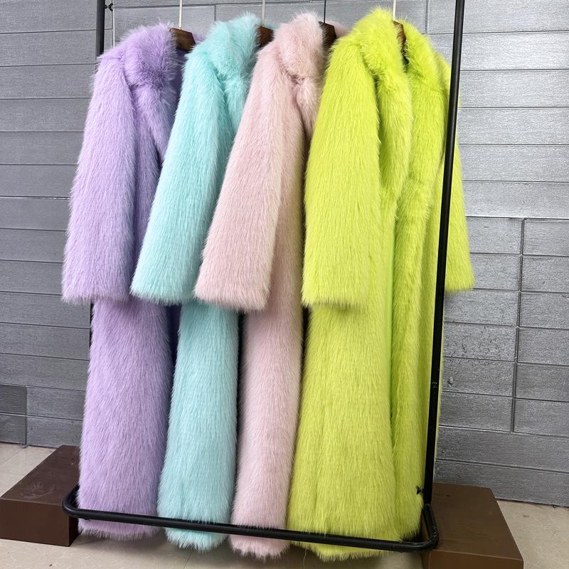 Cappotto Lungo Spesso da Donna in Ecopelliccia con Revers – Soffice Design Imitazione Toka per l'Inverno