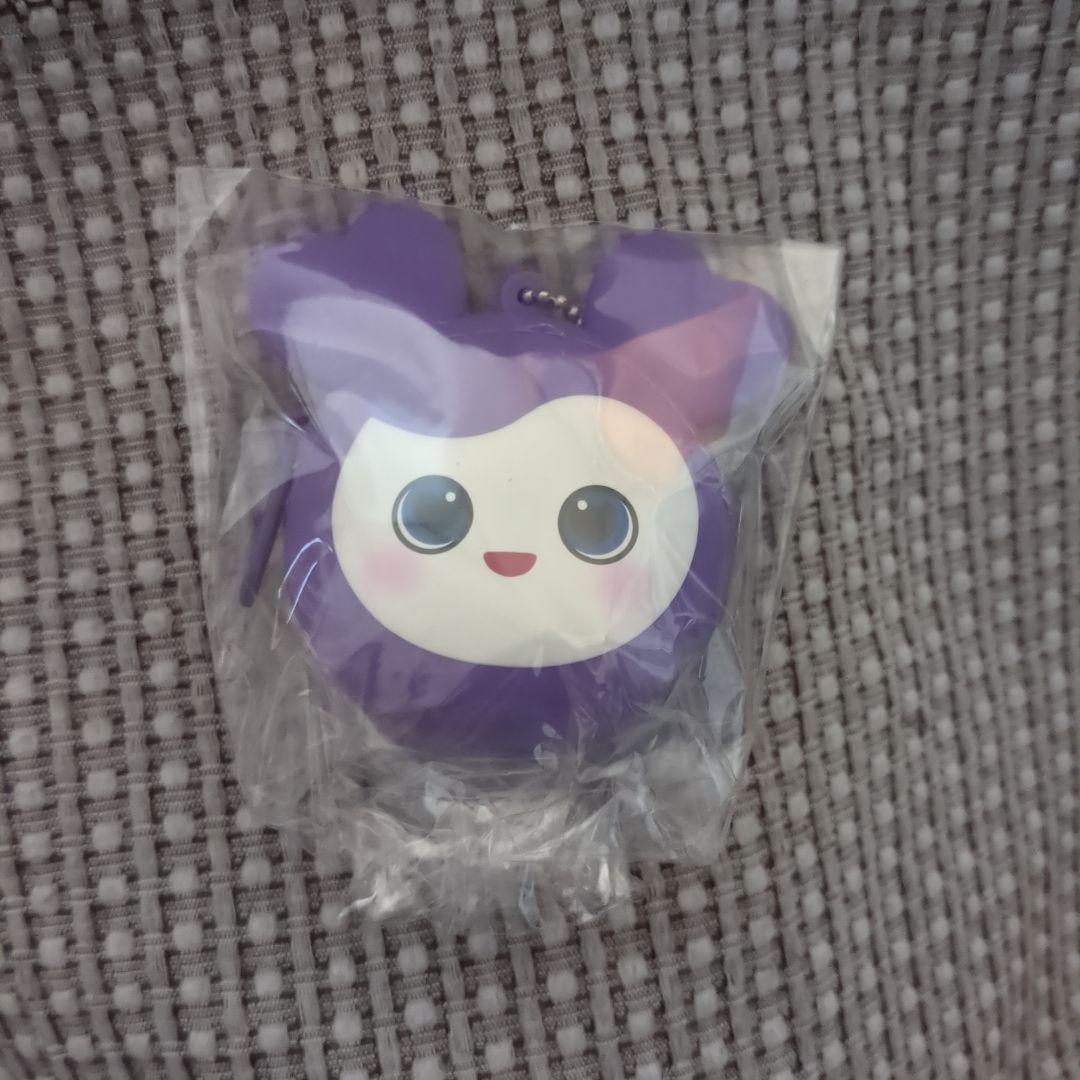 

[USED] TWICE Lovelys Silicone Mini Wallet Sana