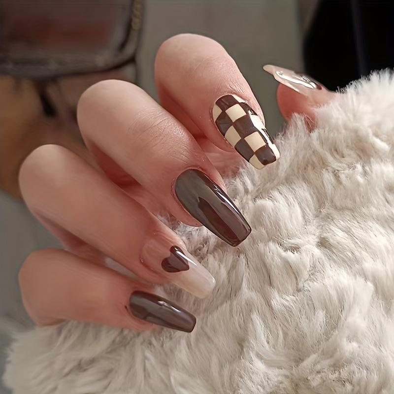 Press-On Fake Nails with A Chocolate Checkerboard Design, Medium-Length Heart-Shaped Removable Tips, 24pcs
