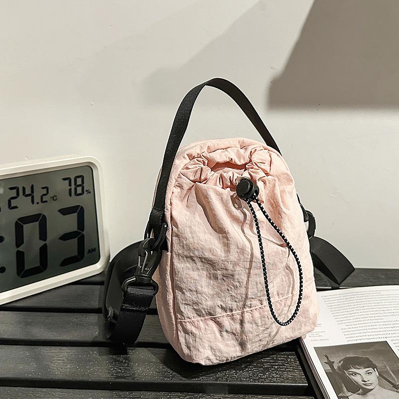 

Mobile phone bag women s small satchel women s 2025 new summer mini water cup kettle bag lightweight and simple messenger bag розовый