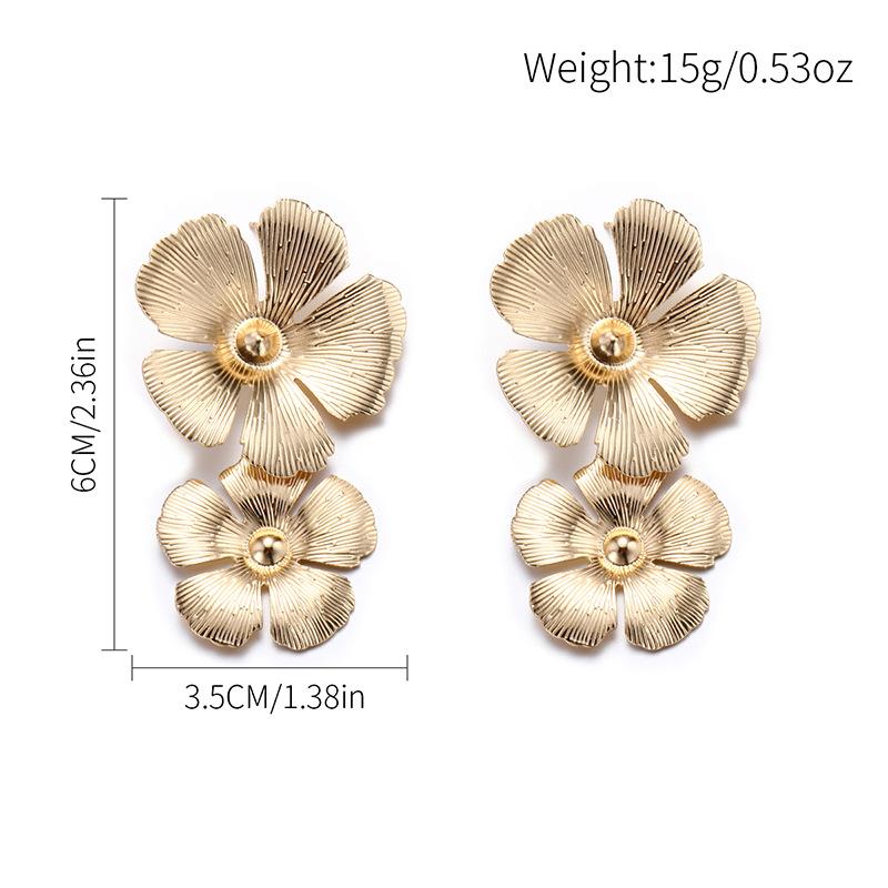 Exaggerated Alloy Pearl Stud Earrings Jewelry Fashion Statement Flower Earrings Niche Women's Earrings