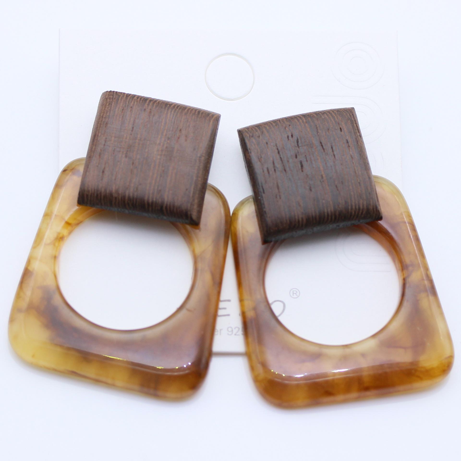 

Retro Geometric Silver & Wood Dangle Earrings with Irregular Texture темно-коричневого