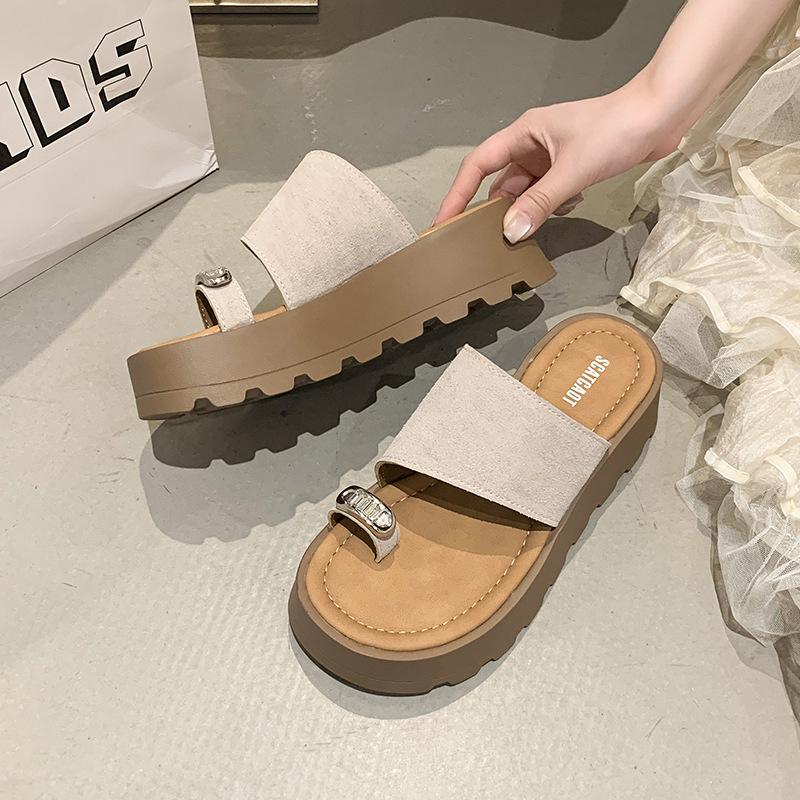 Thick-bottomed cool slippers for summer wear 2025 new versatile retro rhinestone sets toe sandals