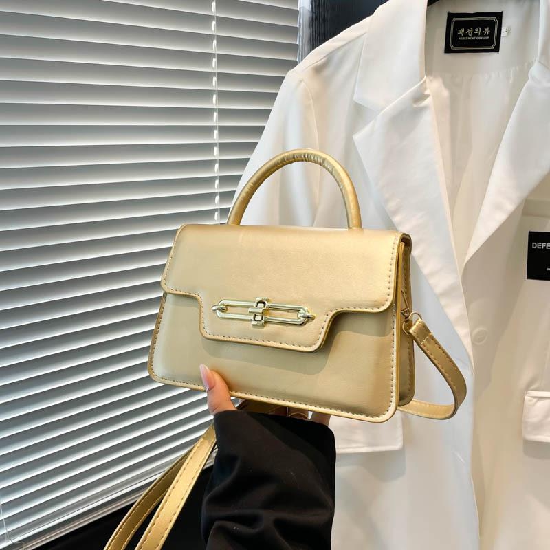 

Женская сумка 2025 весна-лето новая модная одноплечевая сумка кроссбоди маленькая квадратная сумка популярна в этом году, темперамент женской сумки высокой ценности золотой