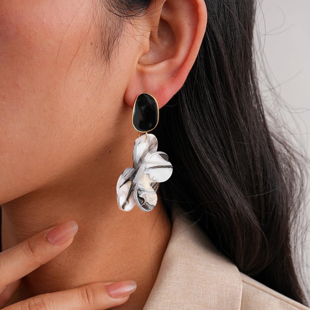 Simple Wind Resin Flower Twisted Silver Needle Earrings Wind Stud Earrings Niche Earrings