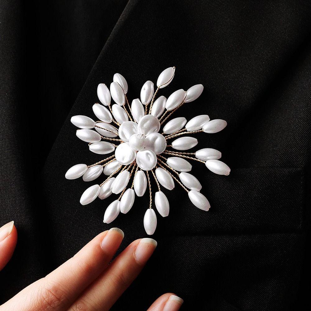 Elegant Pearls Badge Exquisite Luxury Sense Brooch Clothes Accessories Banquet Clothes Pin  Daily