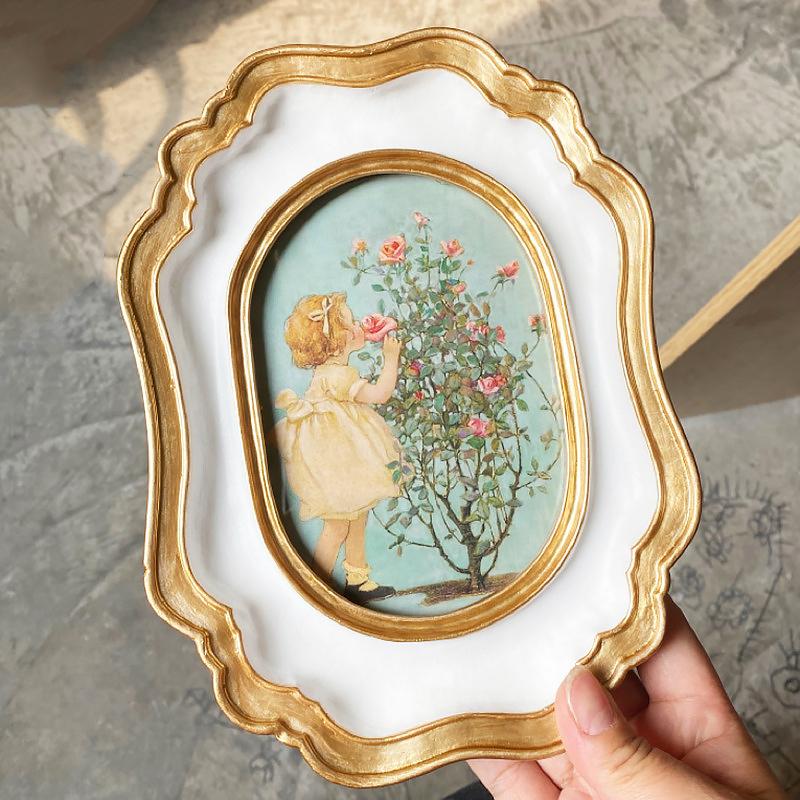 1Pc Desktop Ornaments Originality Wall Hanging Vintage Golden European Style Photo Frame Arrange The Table Resin