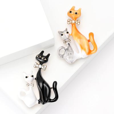 Enamel Bow Two Cat Brooches for Women Unisex Animal Pins 2-color Available Casual Party Accessories Gifts