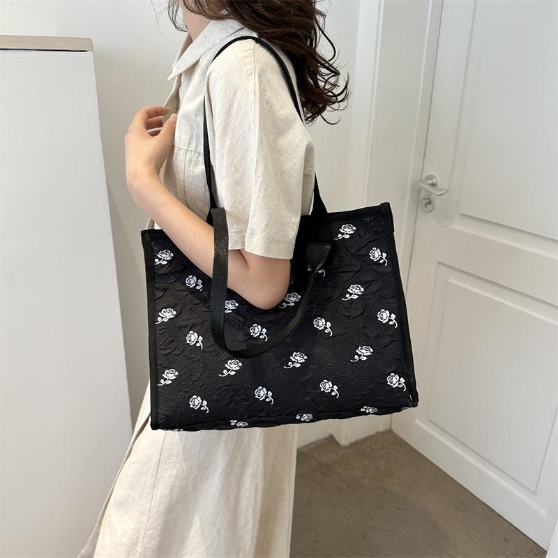 Large capacity shoulder bag women's summer new fashion commuter bag casual versatile portable tote bag
