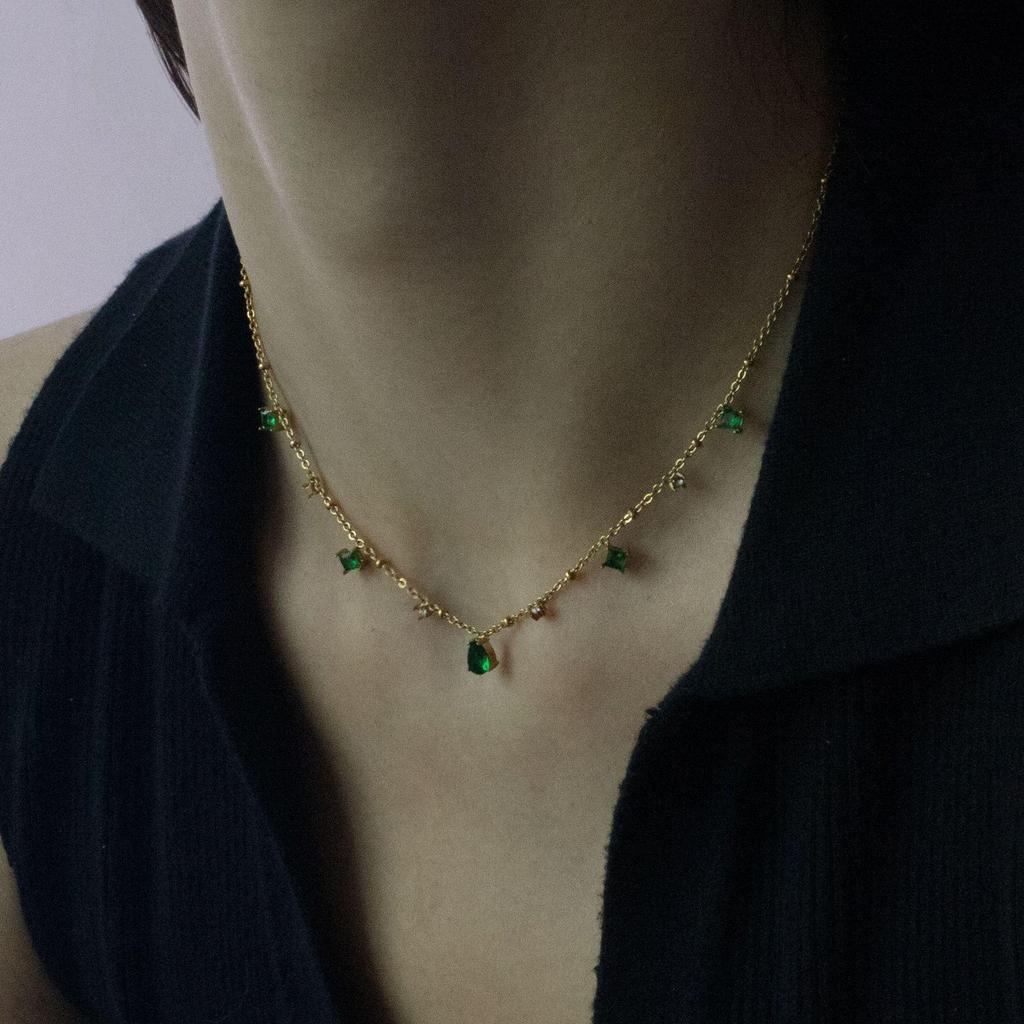 Emerald Water Drop Necklace: French Retro, Luxury Gold, Artistic Square Clavicle Chain for Women.