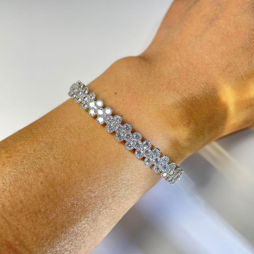 New Simple Open Four-leaf Clover Bracelet Zircon Ultra-beautiful Hand Decoration High-end Bracelet