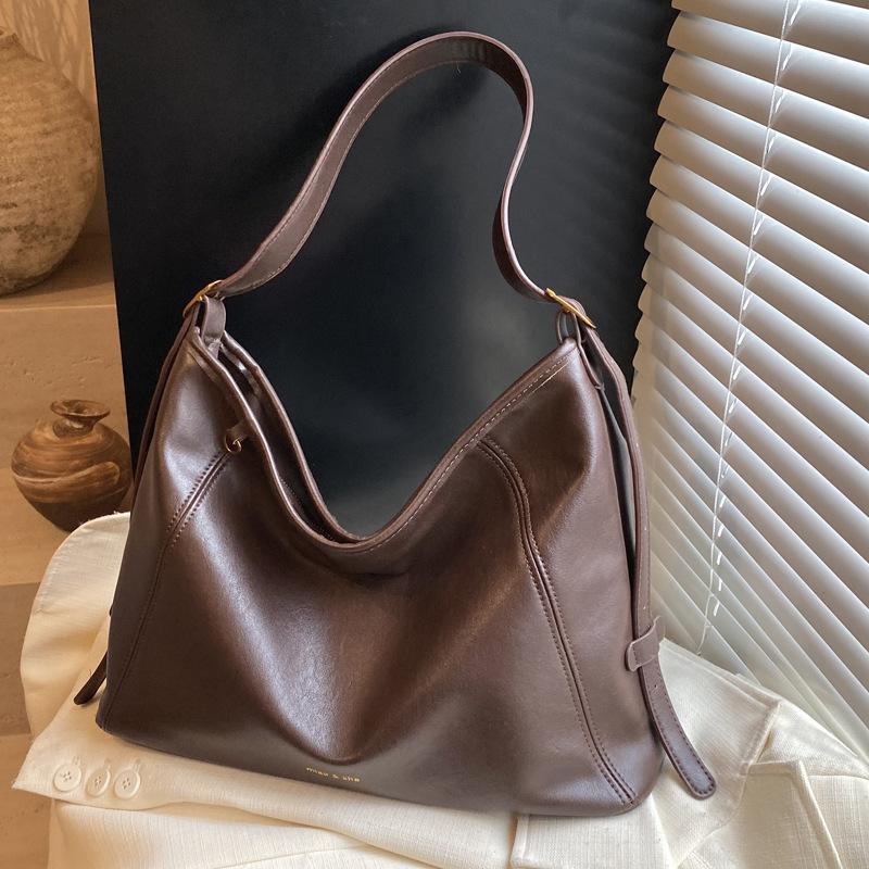 Large capacity bag women's autumn and winter versatile 2025 new simple shoulder messenger bag soft face women's commuter tote bag