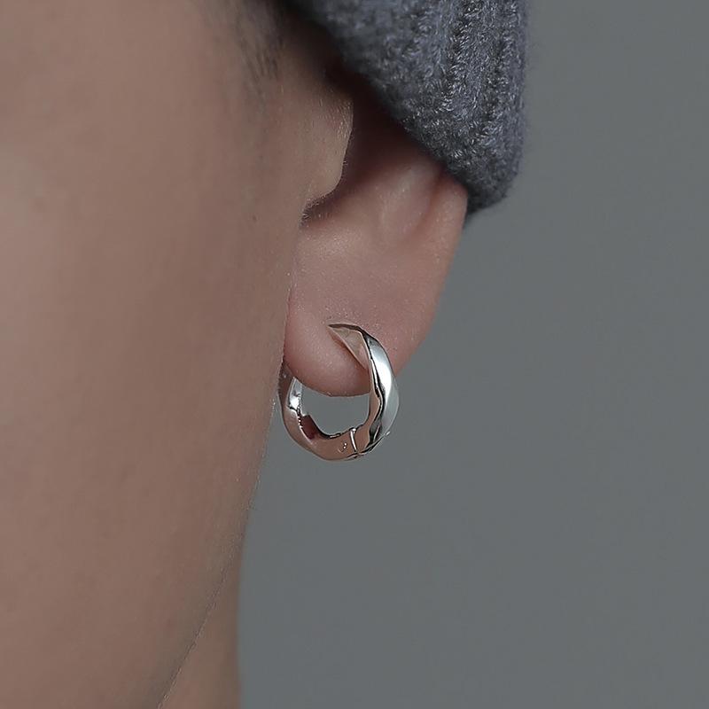 Mobius-Form Ohrclips Herren Trendy Hip-Hop-Stil Nicht-Piercing Ohrknochenclips Einfache Geometrische Verdrehte Ohrstecker