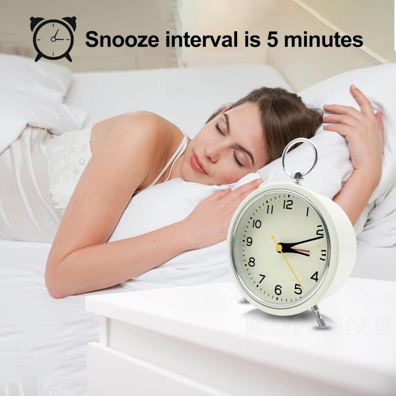 Metal alarm clock 4-inch children's desktop simple analog clock with night light, silent and non ticking clock, bedroom small desktop alarm clock