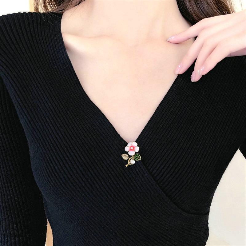 Literary And Fresh Oil Dripping Flower Small Brooch Women'S Cardigan Anti-Light Fixed Clothes Pin Versatile Corsage Tide