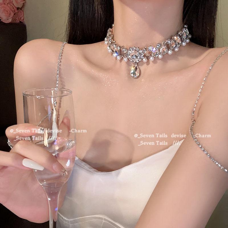 

Pearl Diamond Inlaid Water Drop Floral Necklace - French Style Light Luxury Clavicle Chain for Evening Dress Fashion.