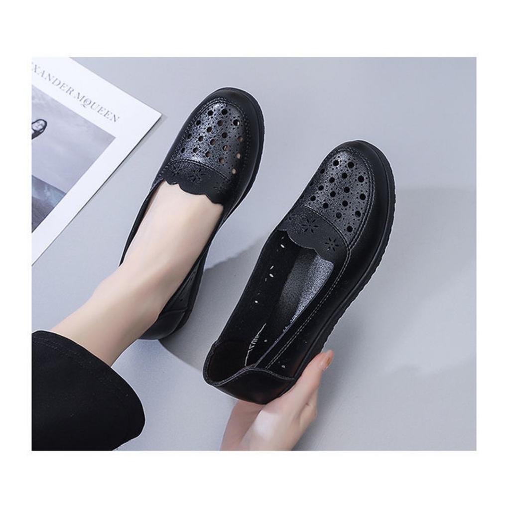 Summer New Imitation Leather Shoes, Comfortable and Non Slip Sandals, Women's Soft Leather Hollow Breathable Hole Shoes, Soft Soled Shoes