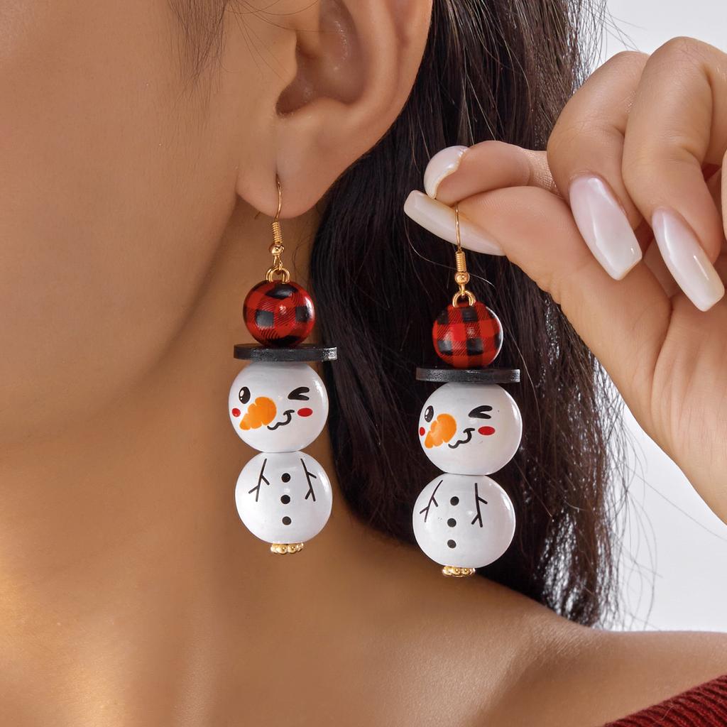 Design Sense Wooden Bead Santa Claus Earrings for Women Funny White Snowman Earrings New Year Holiday Exquisite Jewelry Gifts