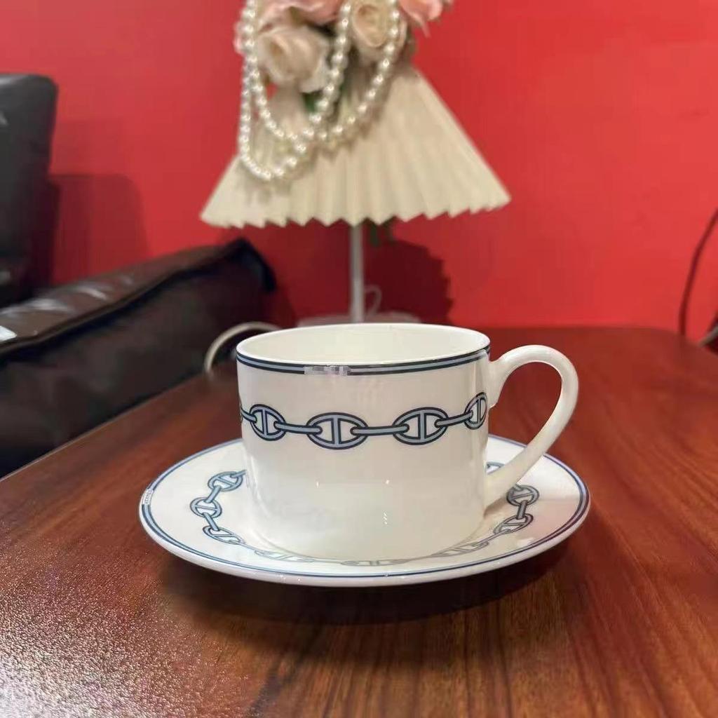European Gold Carriage Woven Pattern Bone China Tea Cup & Saucer - High-End Exquisite Afternoon Set.