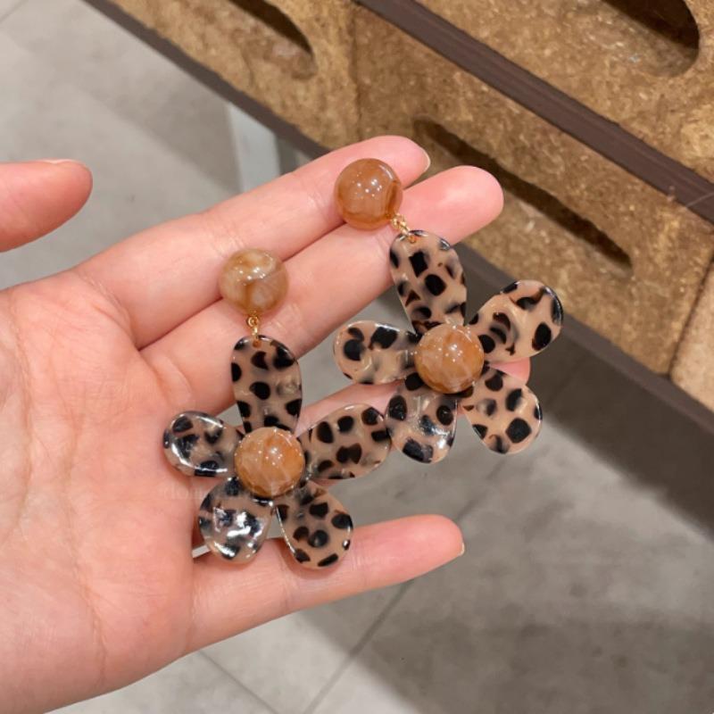 Maillard silver needle leopard print fringed stud earrings fashionable versatile retro Hong Kong style earrings light luxury high-end niche earrings