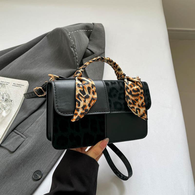 Сумка-тоут для поездок на работу 2025 новая высокотекстурная темпераментная маленькая квадратная сумка модная универсальная темпераментная сумка через плечо